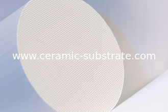 Okrągły, biały nośnik ceramiczny o strukturze plastra miodu, nośnik katalizatora samochodowego