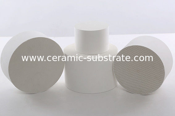 Płyta filtra ceramicznego o strukturze plastra miodu samochodowego, ceramiczny porowaty dla katalizatora