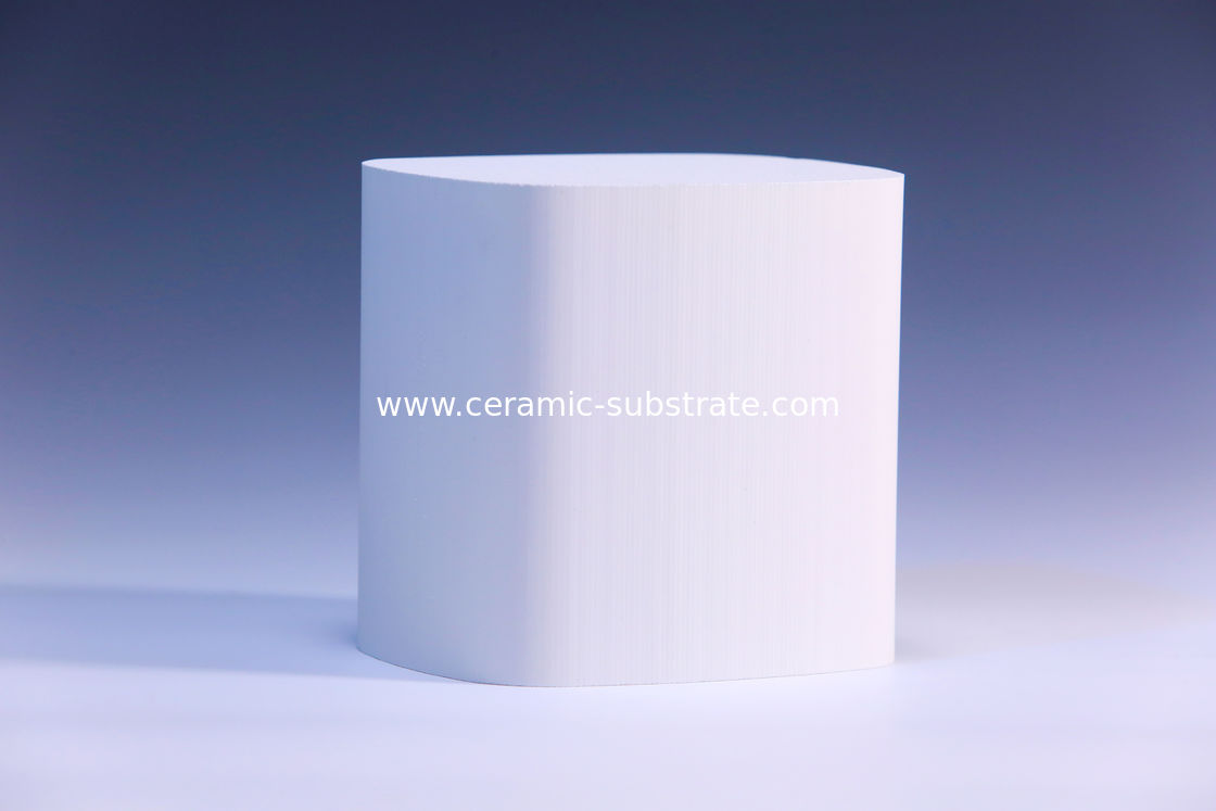 Kordierytowy katalizator ceramiczny o strukturze plastra miodu do samochodowego oczyszczacza spalin