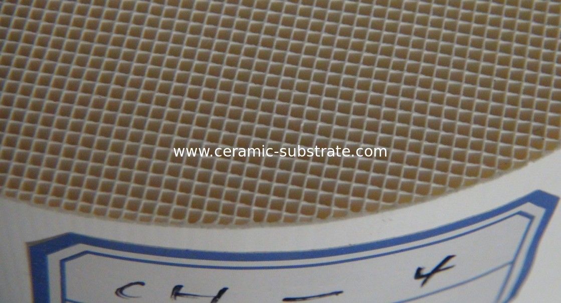 Płyta ceramiczna katalizatora o strukturze plastra miodu