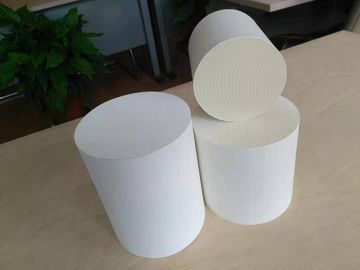 Wspornik ceramiczny o strukturze plastra miodu Iso VOC Odporność na wysokie temperatury 400CPSI